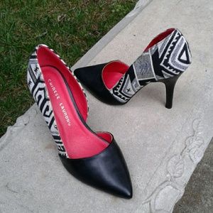 Chinese Laundry Black/Ivory Aztec Novelty Pumps